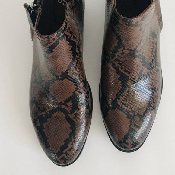 New! Faux Leather Brown Snake Print Block Heel Ankle Boots Booties - Picture 5 of 9